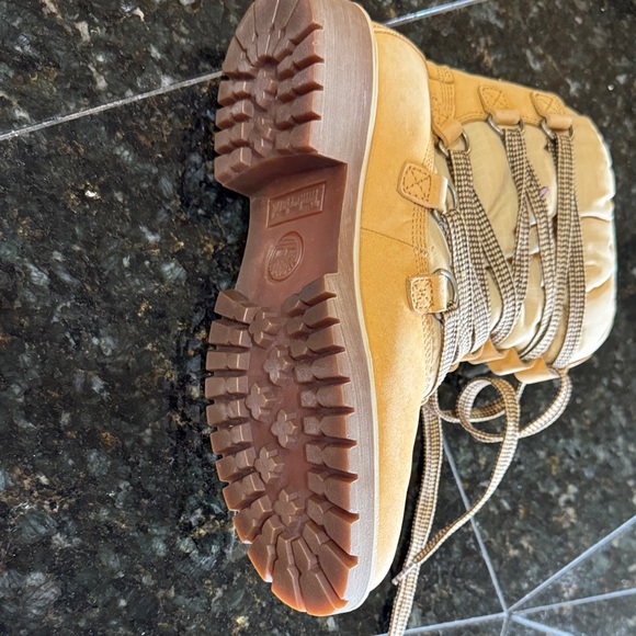 Timberland Women's Beige Winter Boots - Picture 5 of 7